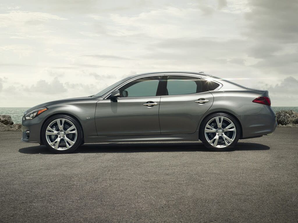 2019 INFINITI Q70 3.7 Luxe RWD