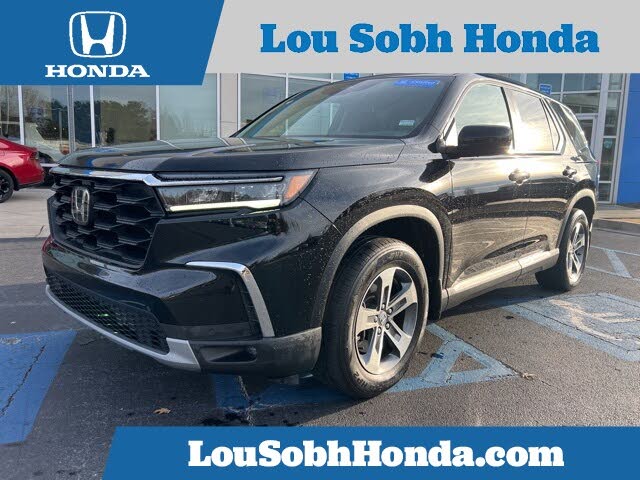 2023 Honda Pilot EX-L FWD with Captains Chairs