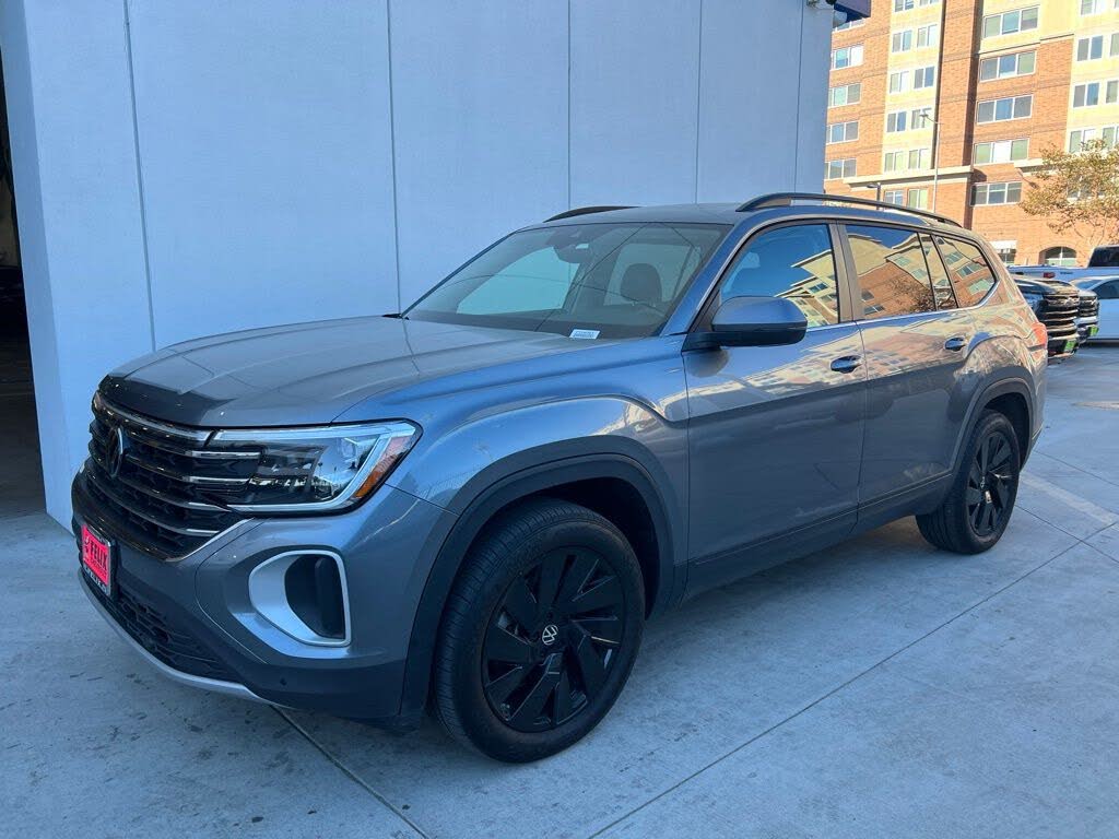 2024 Volkswagen Atlas SE FWD with Technology