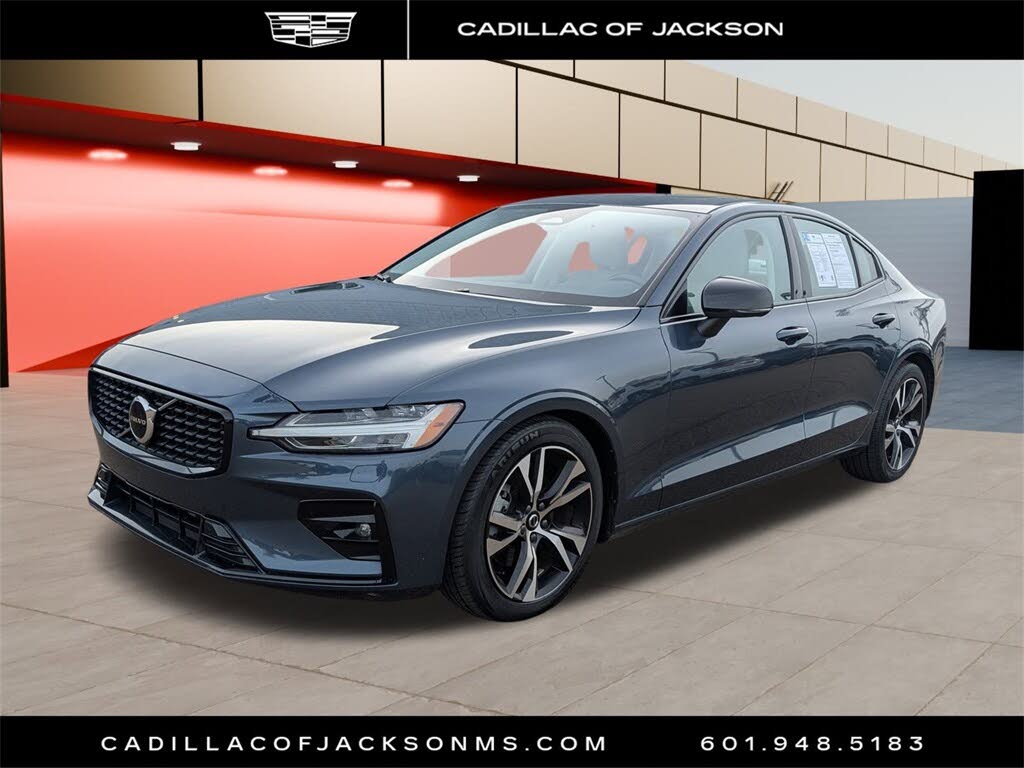 2024 Volvo S60 B5 Core Dark Theme FWD