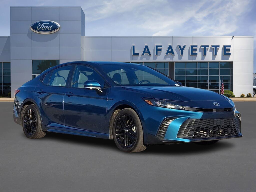 2025 Toyota Camry SE FWD