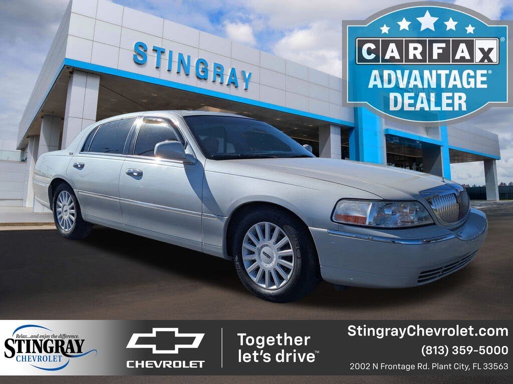 2005 Lincoln Town Car Signature Limited