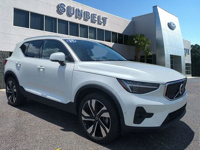 2024 Volvo XC40 B5 Plus Bright Theme AWD