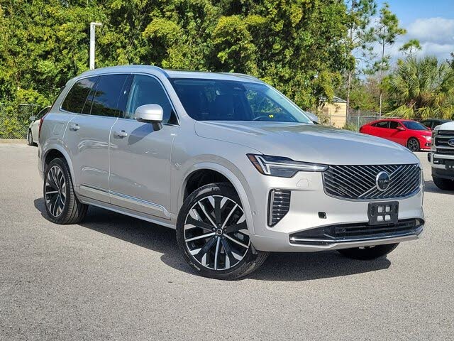 2025 Volvo XC90 B5 Plus Bright Theme 7-Passenger AWD