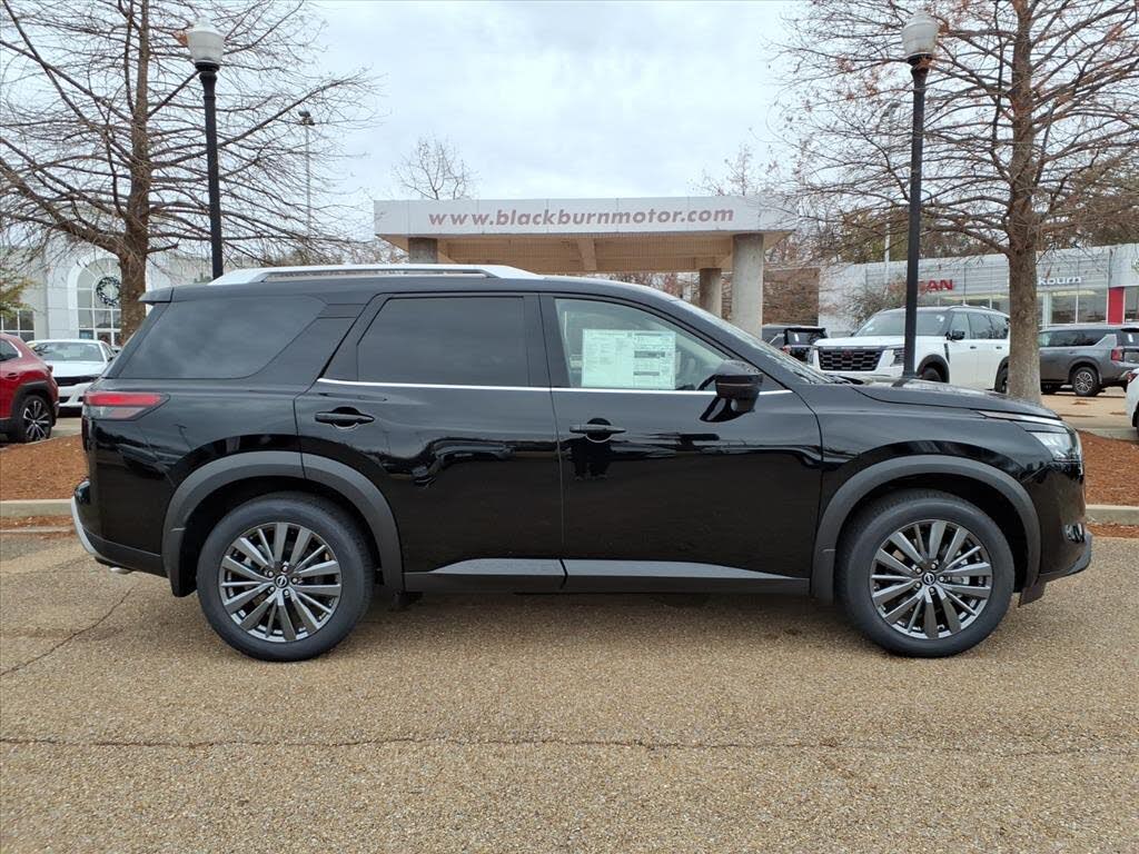 2025 Nissan Pathfinder SL FWD