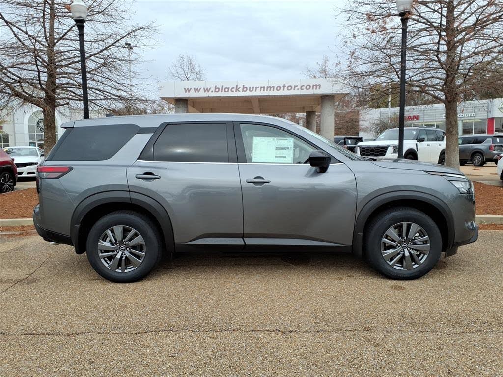 2025 Nissan Pathfinder S FWD