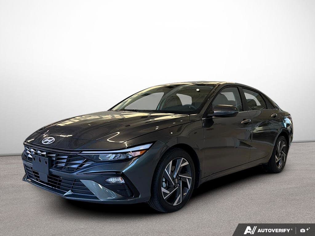 Hyundai Elantra Luxury FWD 2025