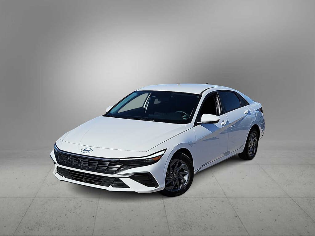 2024 Hyundai Elantra SEL FWD