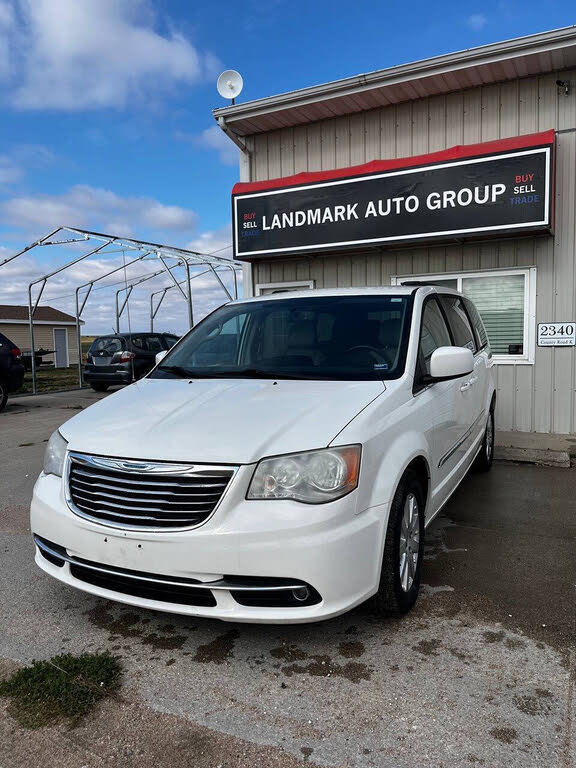 2013 Chrysler Town & Country Touring FWD