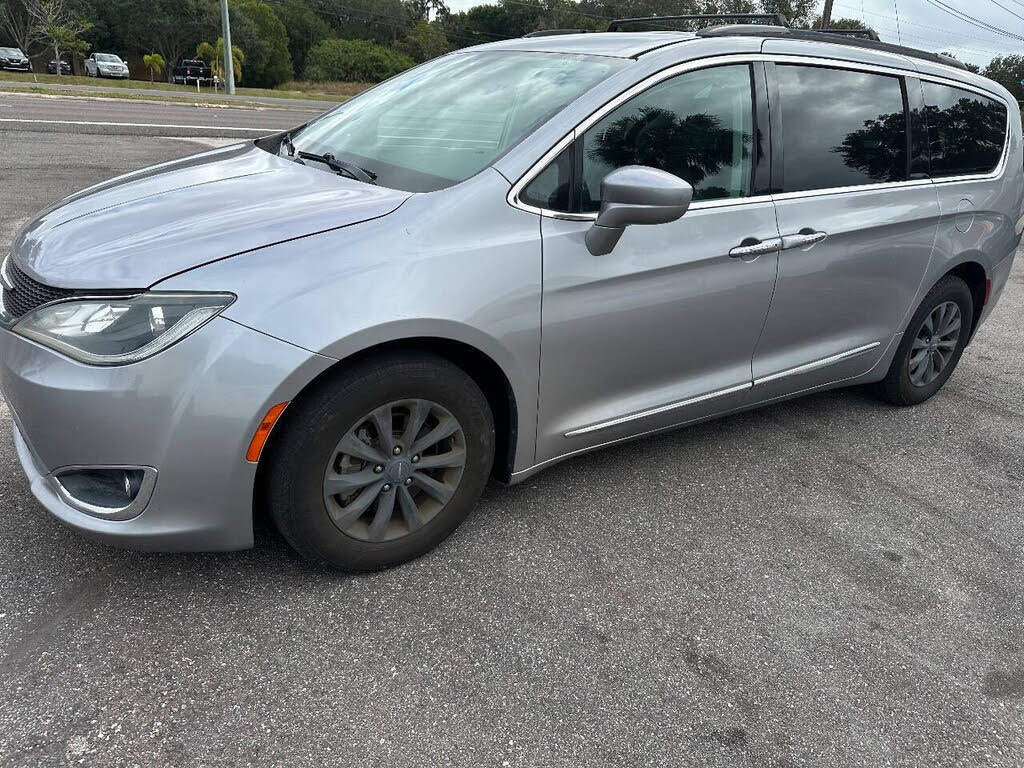 2017 Chrysler Pacifica Touring Plus FWD