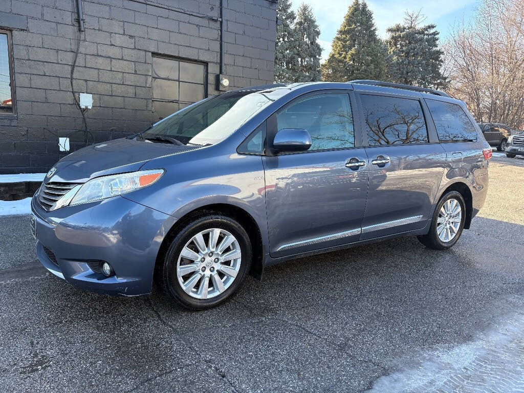 2017 Toyota Sienna XLE Premium 7-Passenger AWD