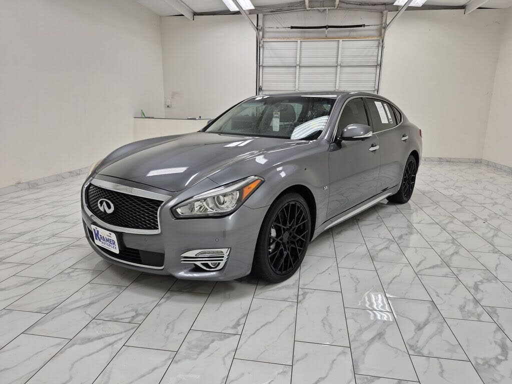 2015 INFINITI Q70L 5.6 RWD