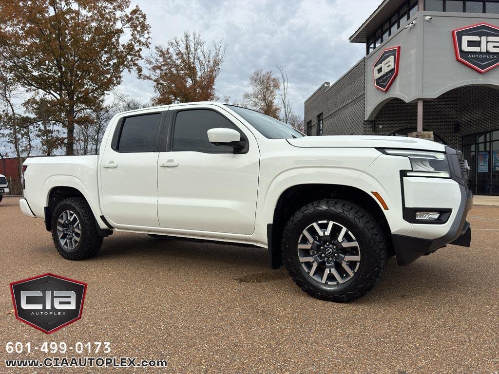 2025 Nissan Frontier SL Crew Cab 4WD