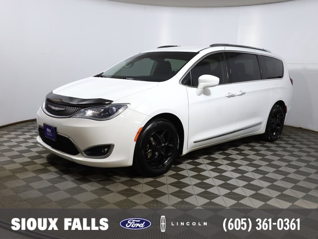 2017 Chrysler Pacifica Touring L Plus FWD