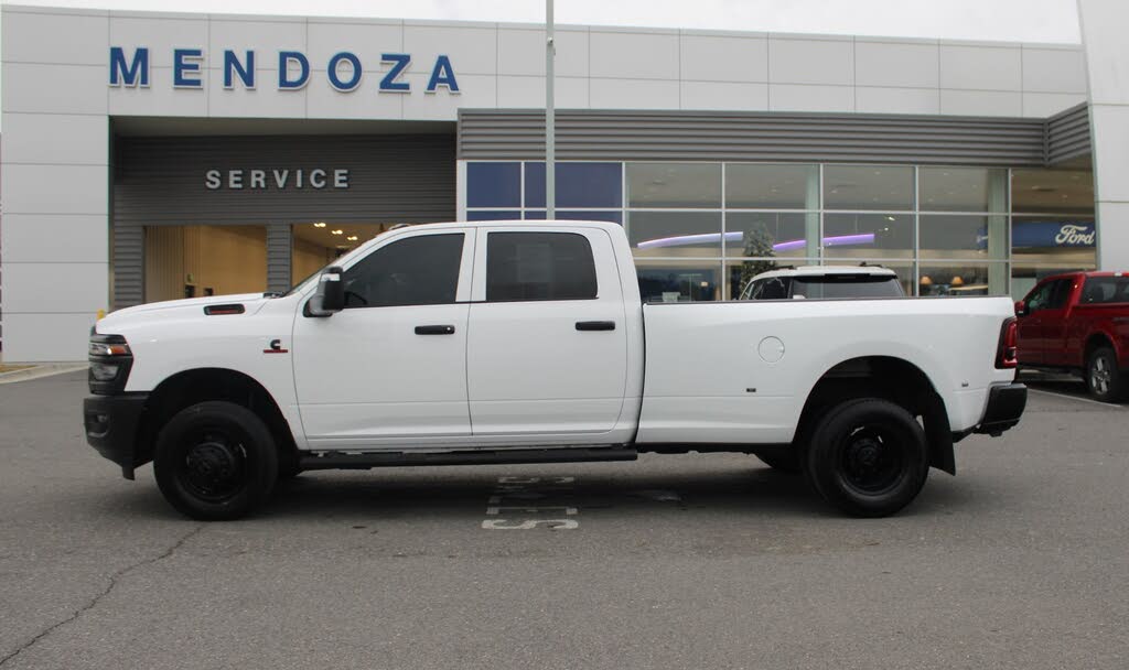 2025 RAM 3500 Tradesman Crew Cab LB DRW 4WD