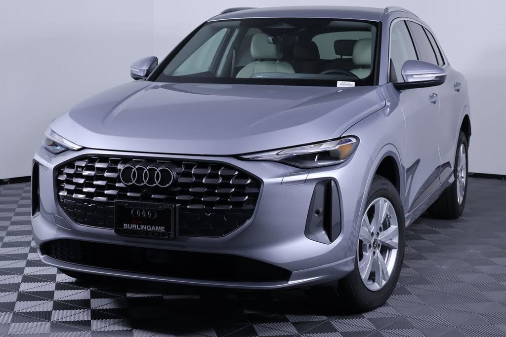 2025 Audi Q5 quattro Premium 40 TFSI