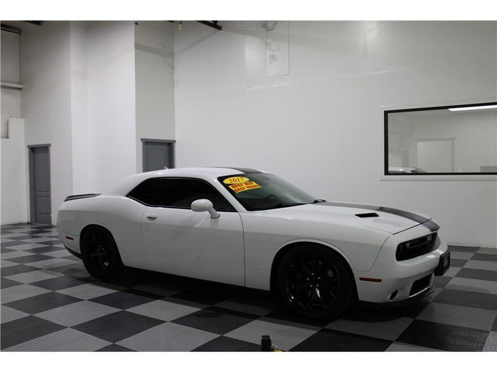 2017 Dodge Challenger SXT Plus RWD