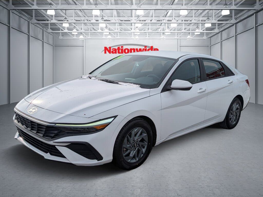 2024 Hyundai Elantra SEL FWD