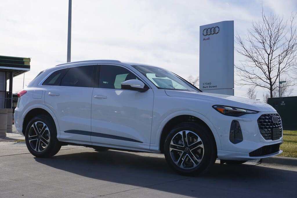 2025 Audi Q5 quattro Premium 40 TFSI