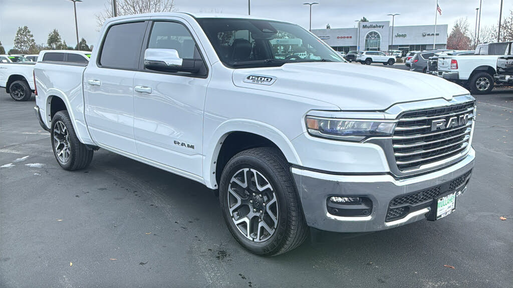 2025 RAM 1500 Laramie Crew Cab 4WD