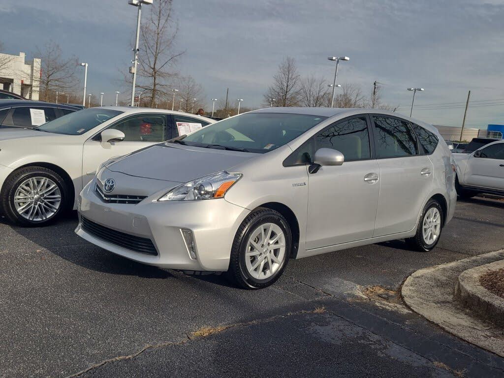 2014 Toyota Prius v Two FWD