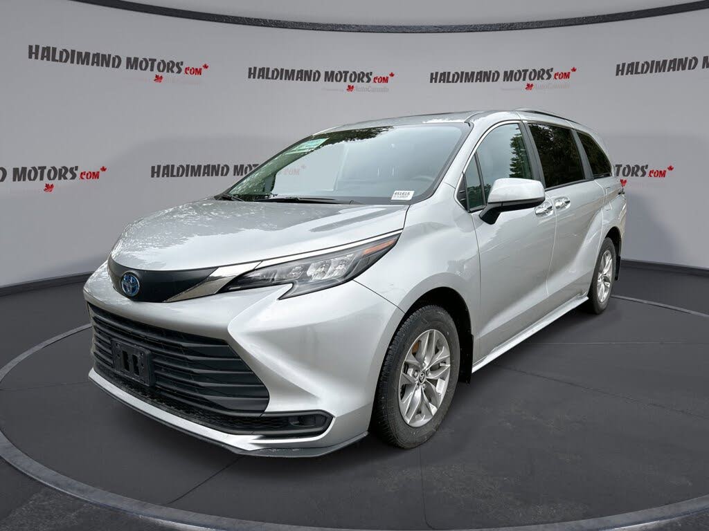 Toyota Sienna XLE 8-Passenger FWD 2025