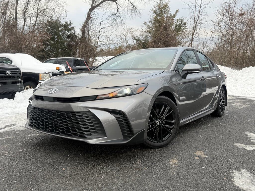 2025 Toyota Camry SE FWD