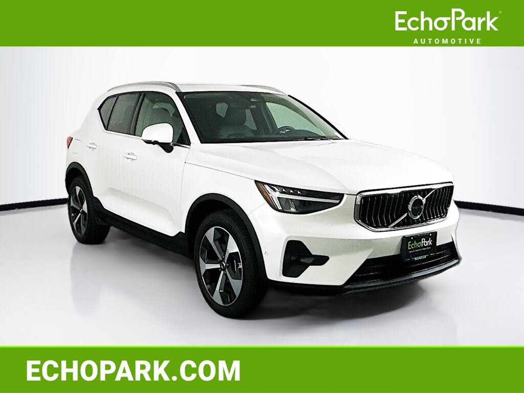 2025 Volvo XC40 B5 Plus Bright Theme AWD