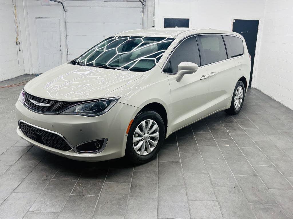 2019 Chrysler Pacifica Touring Plus FWD