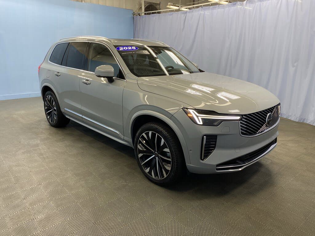 2025 Volvo XC90 B5 Plus Bright Theme 7-Passenger AWD