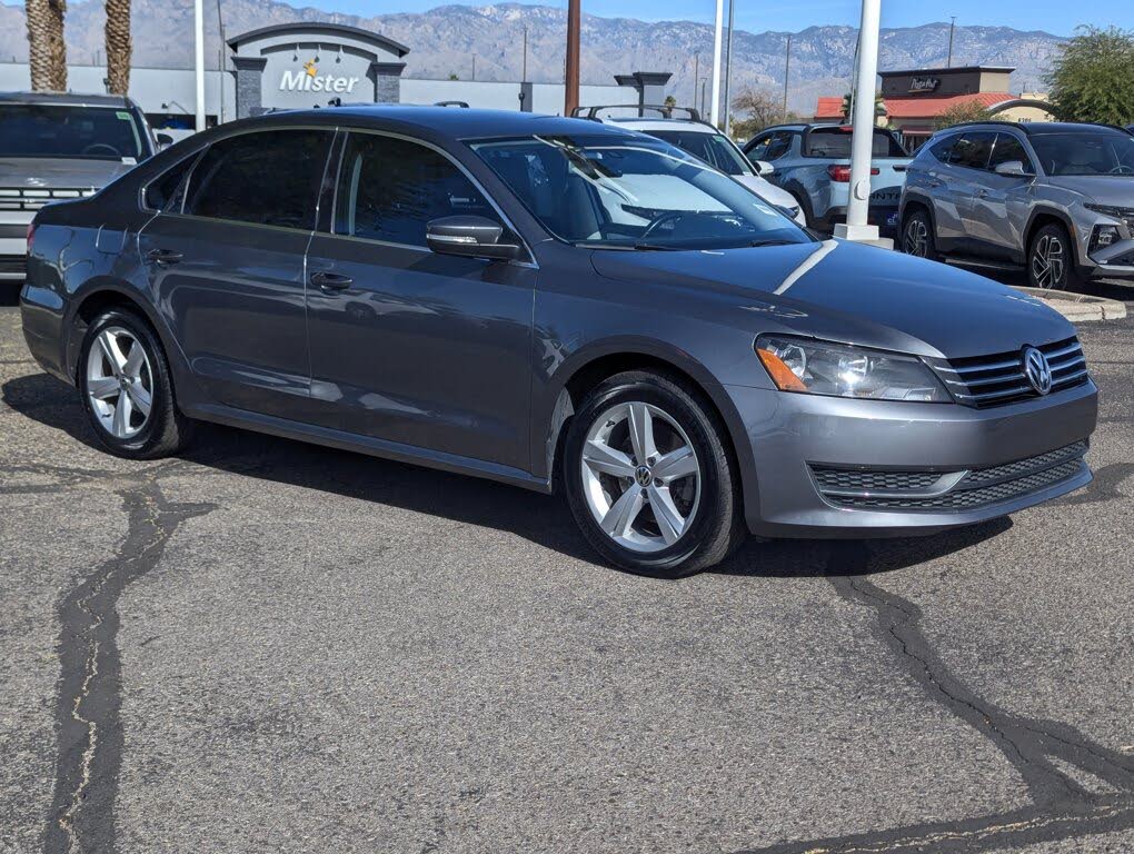 2013 Volkswagen Passat SE with Sunroof