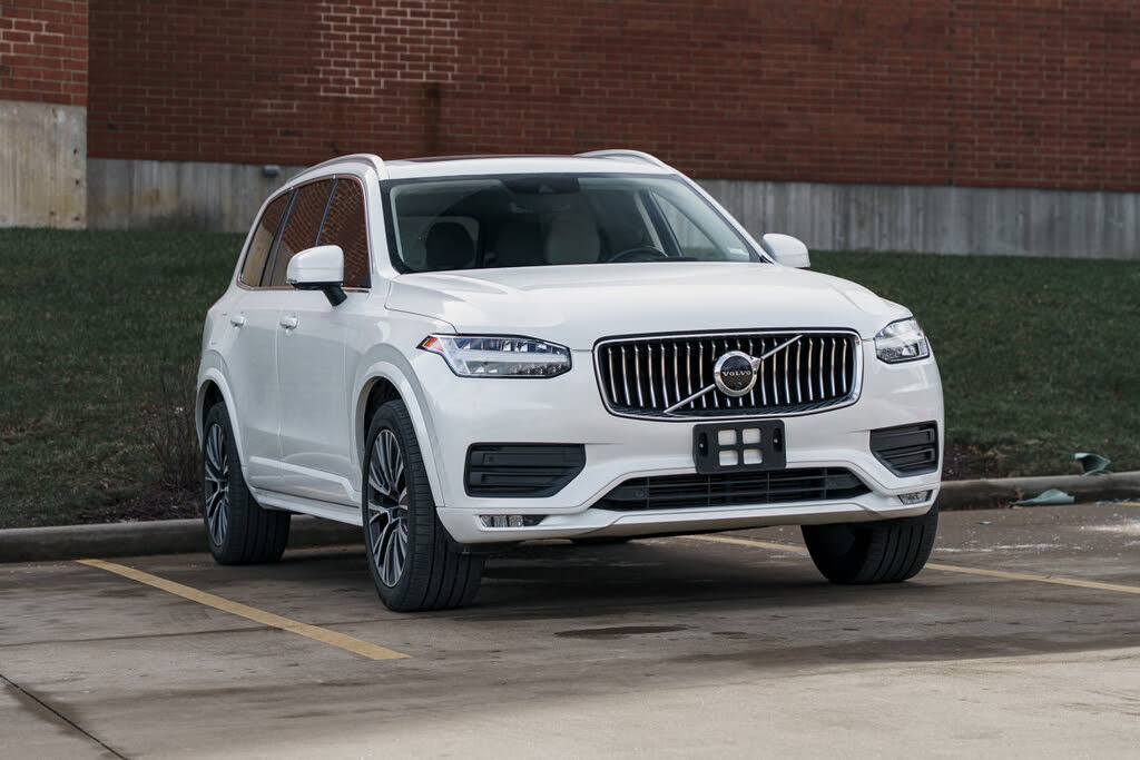 2022 Volvo XC90 T6 Momentum 6-Passenger AWD