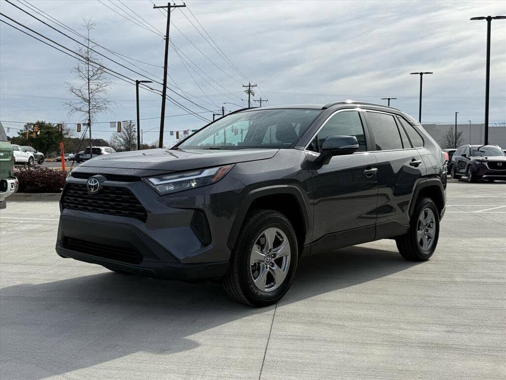 2025 Toyota RAV4 XLE FWD
