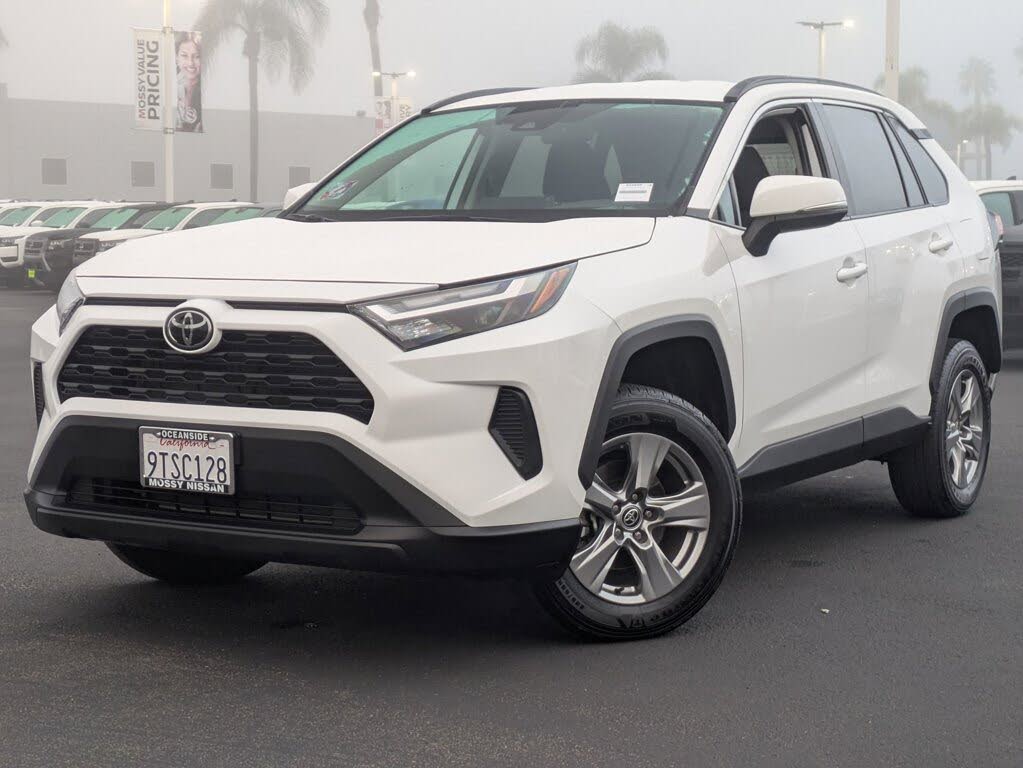 2025 Toyota RAV4 XLE FWD