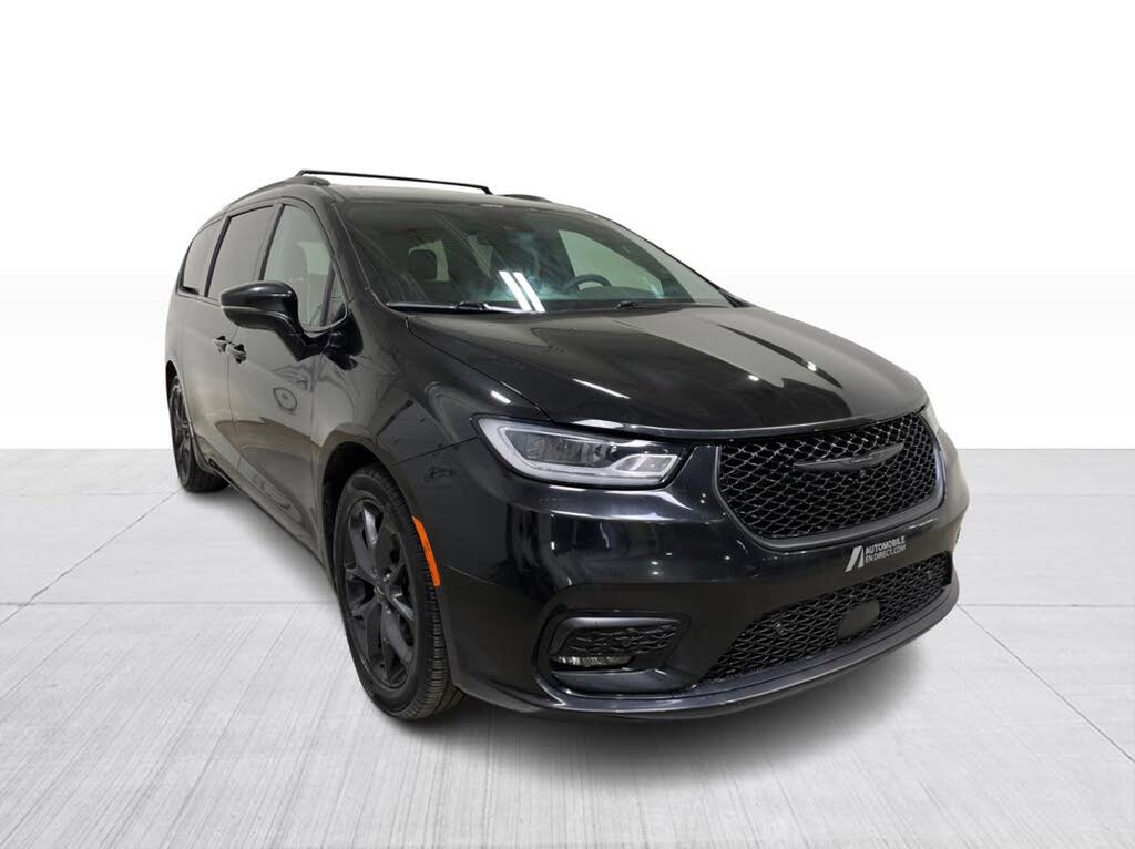 2022 Chrysler Pacifica Limited FWD