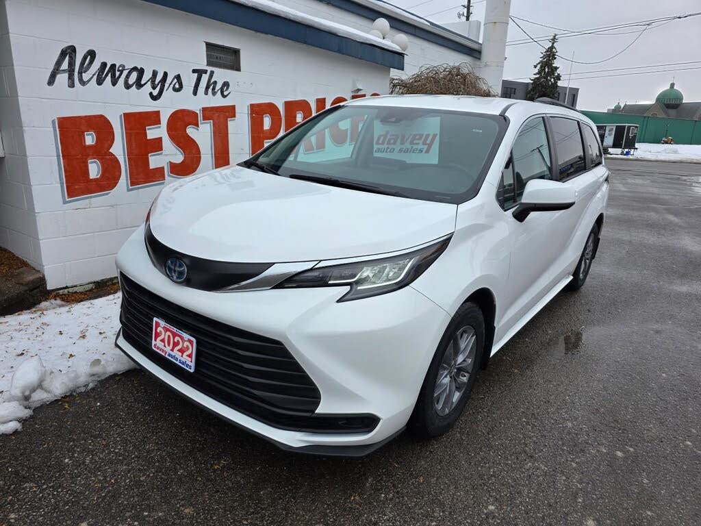 2022 Toyota Sienna LE 8-Passenger FWD