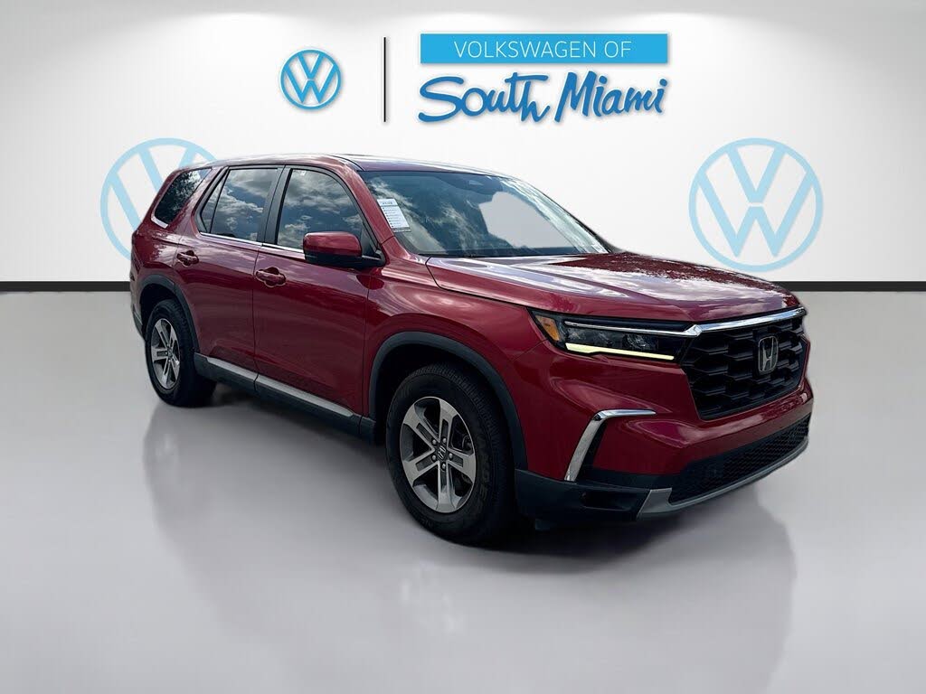 2023 Honda Pilot EX-L AWD with Captains Chairs