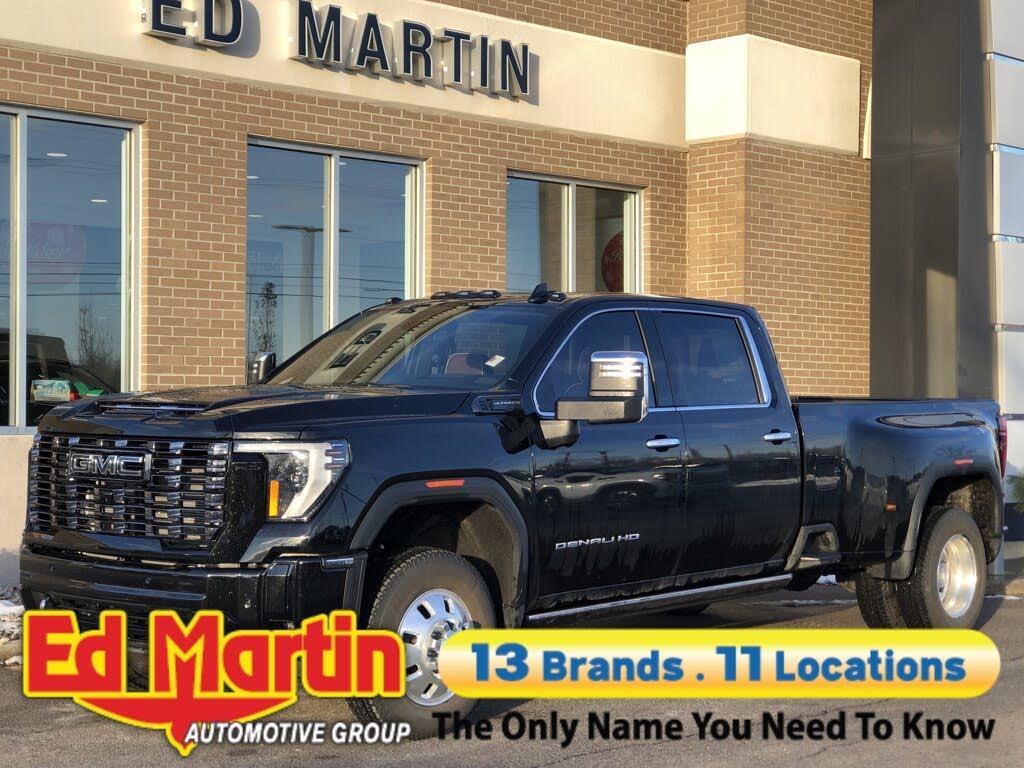2025 GMC Sierra 3500HD Denali Ultimate Crew Cab 4WD