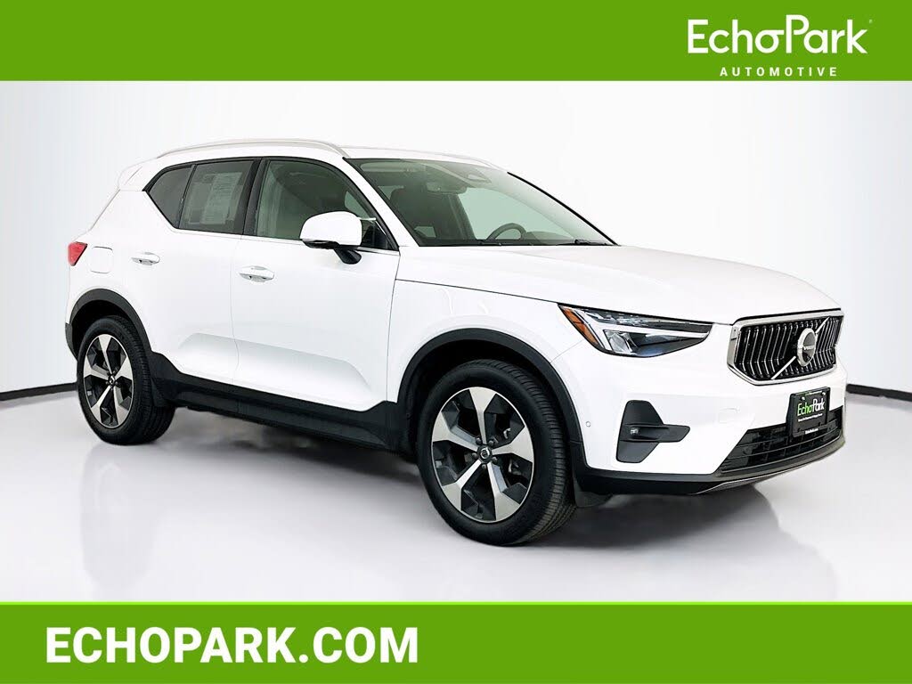 2025 Volvo XC40 B5 Plus Bright Theme AWD