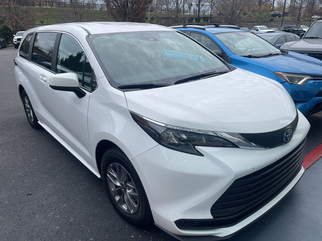 2025 Toyota Sienna LE 8-Passenger AWD