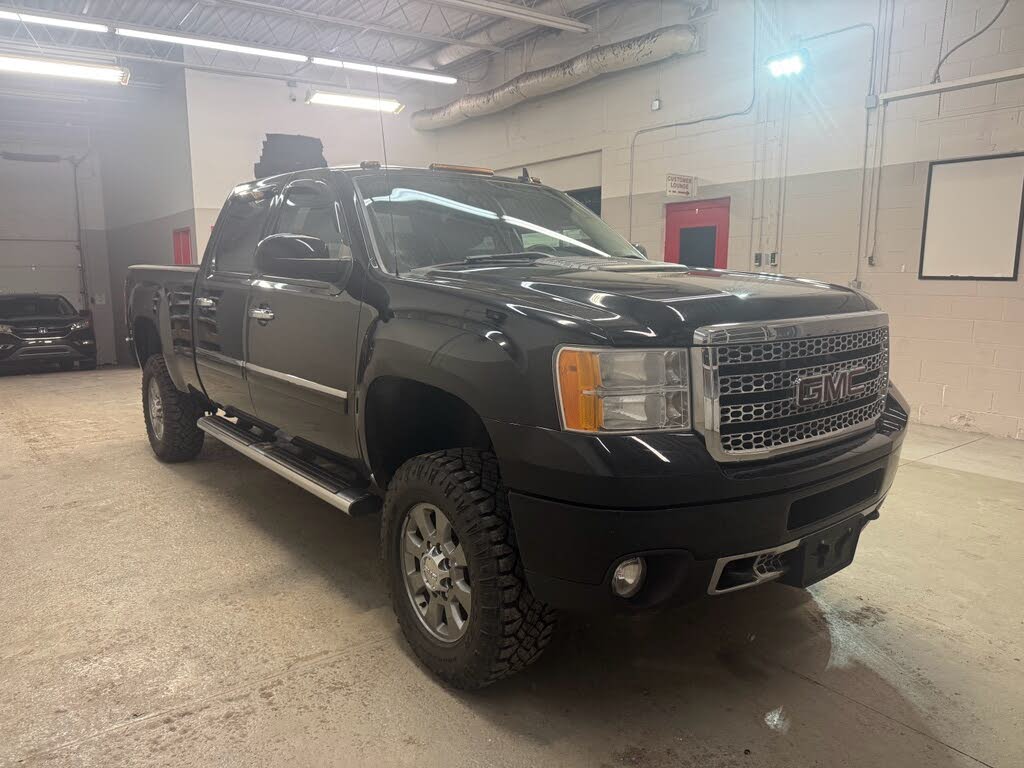 2014 GMC Sierra 2500HD Denali Crew Cab SB 4WD