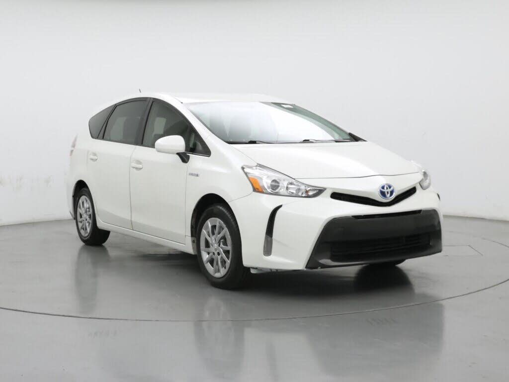 2016 Toyota Prius v Three FWD