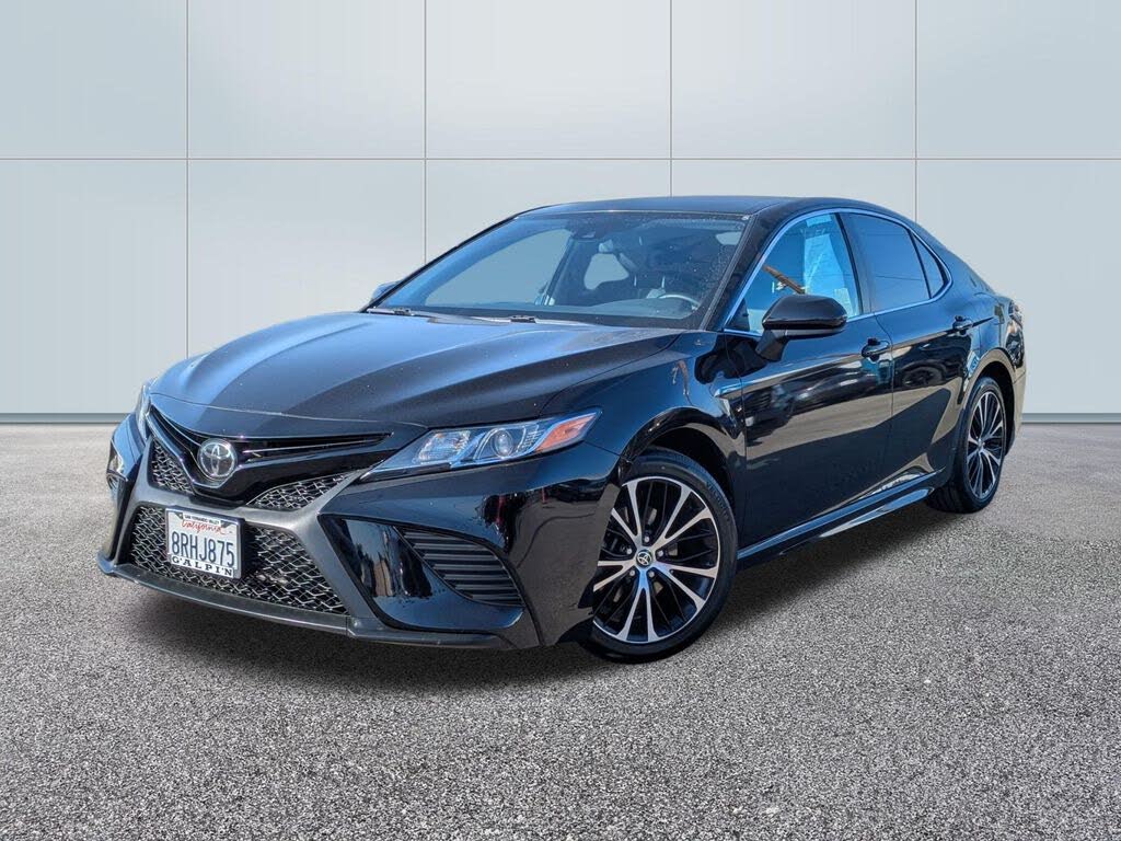2020 Toyota Camry SE FWD