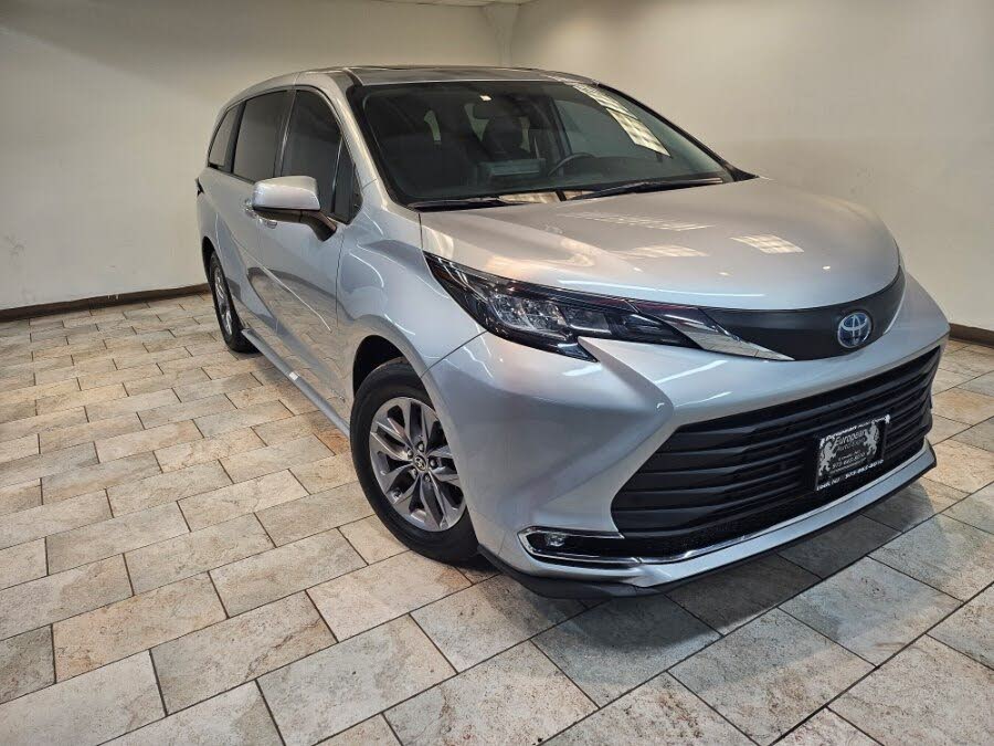 2021 Toyota Sienna XLE 7-Passenger AWD