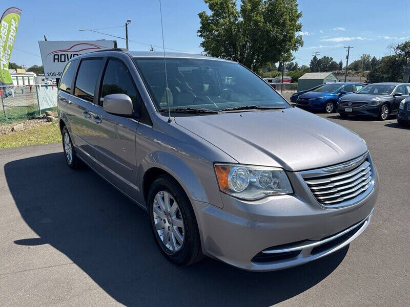 2016 Chrysler Town & Country LX FWD