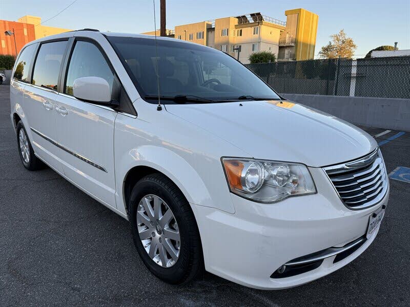 2012 Chrysler Town & Country Touring FWD