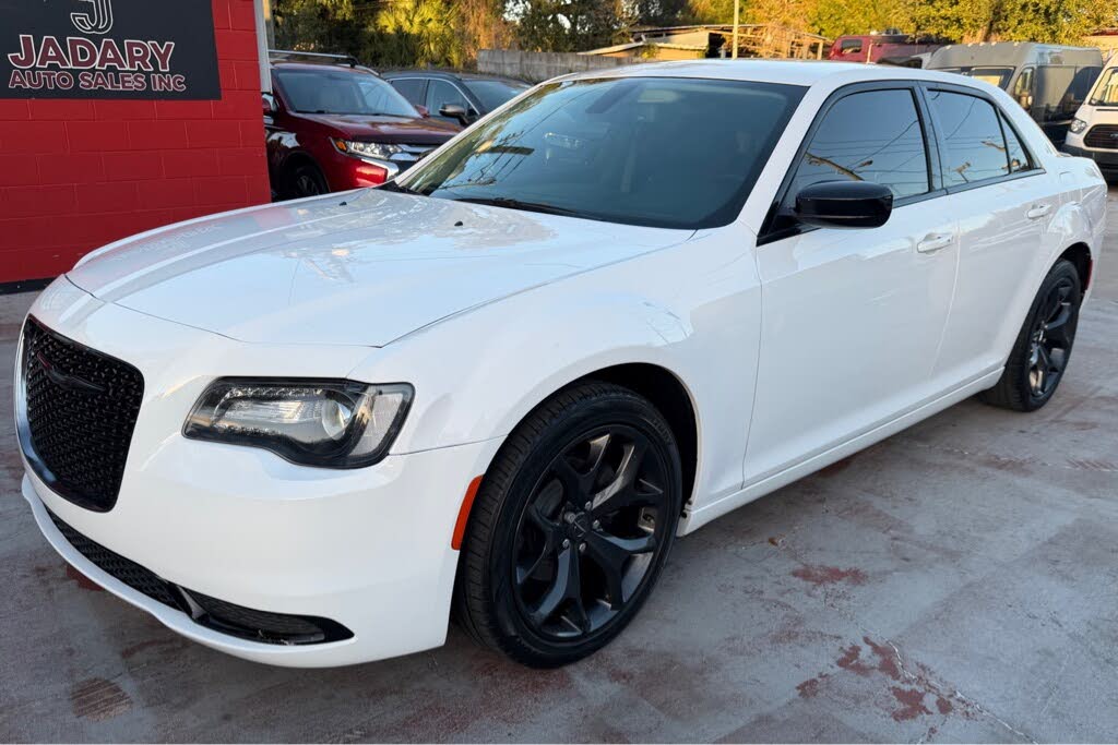 2020 Chrysler 300 Touring RWD