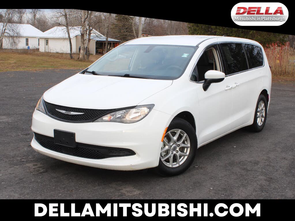 2022 Chrysler Voyager LX FWD