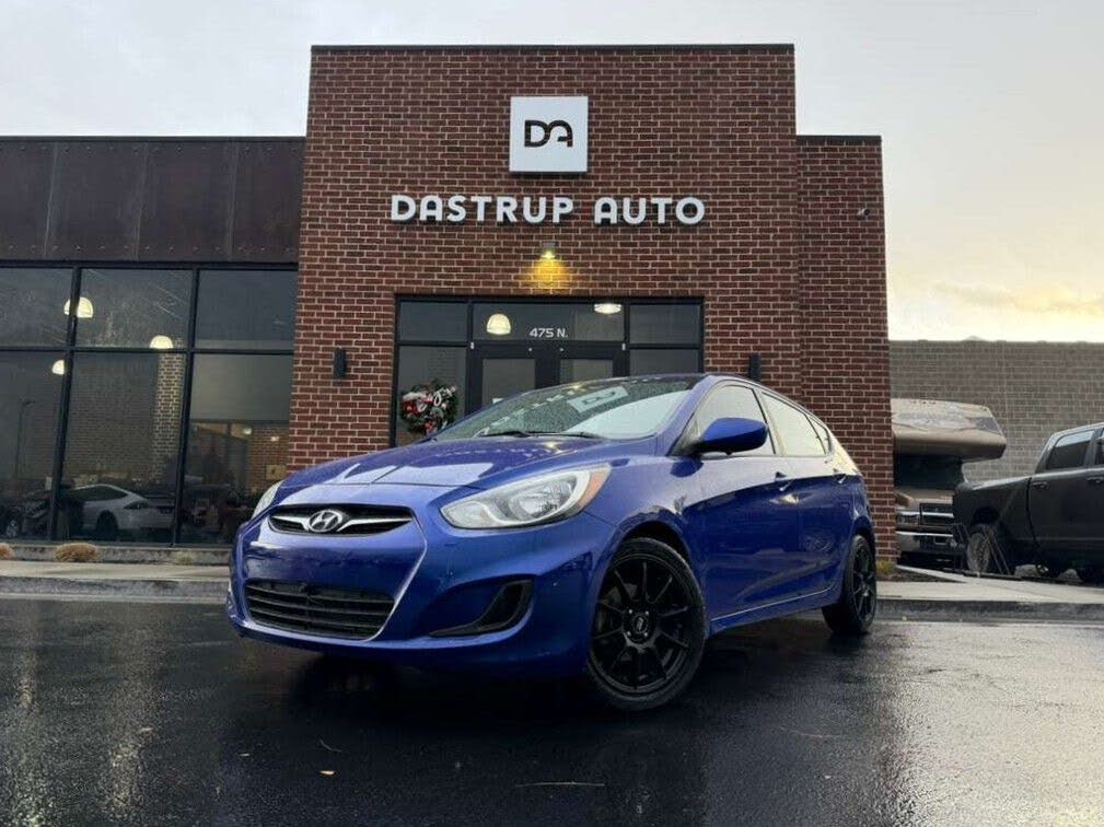 2012 Hyundai Accent GS 4-Door Hatchback FWD