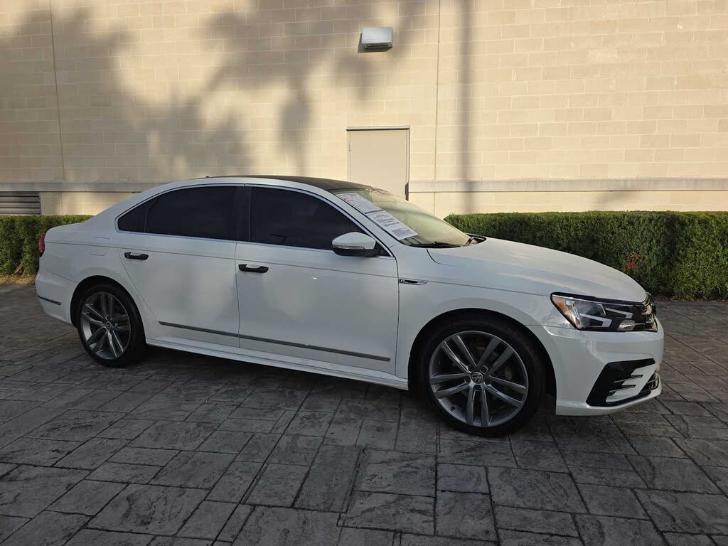 2017 Volkswagen Passat R-Line